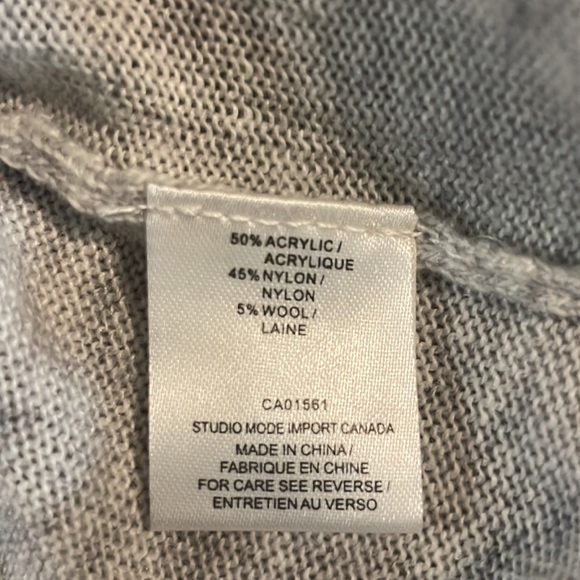 Robert Kitchen Light Knit Grey Front Pocket Sweater Size Medium - Picture 12 of 13